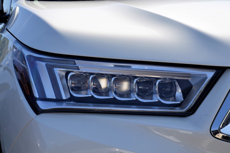 automobile-GASSIN-min_acura-headlamp-2834131